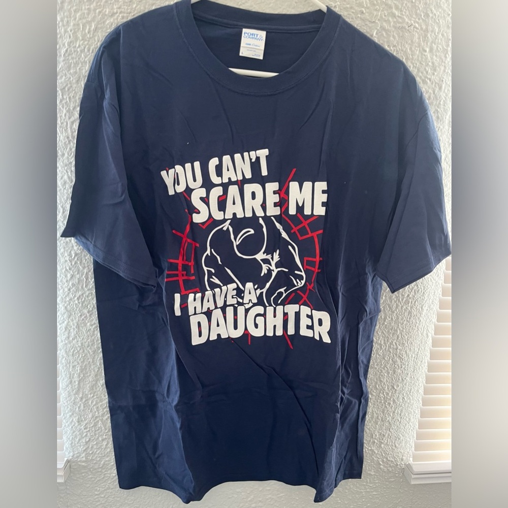 Men’s Solid Navy Blue “ You Can’t Scare Me I Have A Daughter” T-shirt Sz L